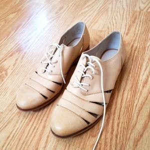 Nude Clark Lace up Shoes